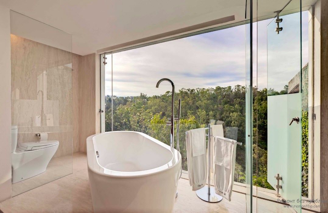 Ефектний дизайн ванної кімнати з незвичайною овальною ванною