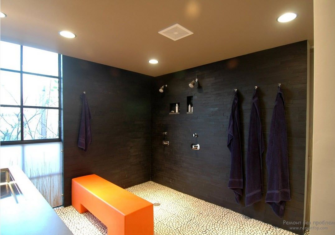 Яркий акцент в интерьере современной ванной комнаты 