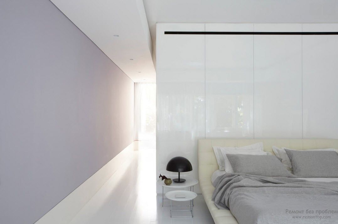 Використання одного білого кольору в інтер'єрі спальні у стилі мінімалізм