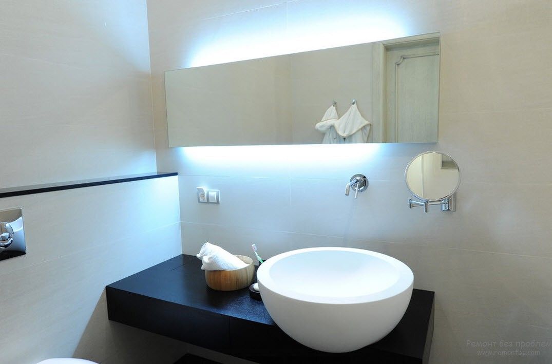 Подсветка возле раковины в ванной комнаты в стиле минимализм