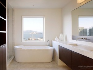 Контрастное сочетание двух цветов в интерьере ванной комнаты в стиле минимализм