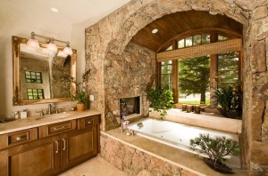 Шикарный дизайн ванной комнаты в стиле кантри с отделкой из камня