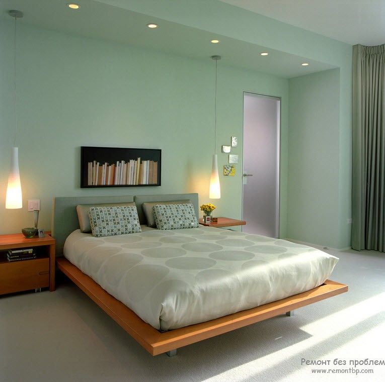 Необыкновенно благородный приглушенный оттенок зеленого в интерьере спальни