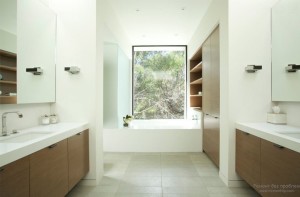 Два цвета в интерьере минималистской ванной комнаты