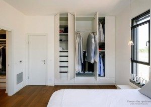 Интерьер спальни со встроенной гардеробной