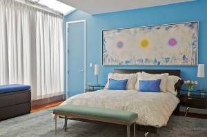Нежно-голубая спальня