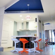 Дизайн потолка на кухне фото