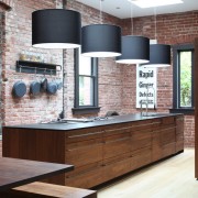 Домашний уют темной кухни