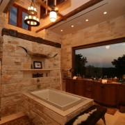 Дачна ванна кімната з дикого каменю