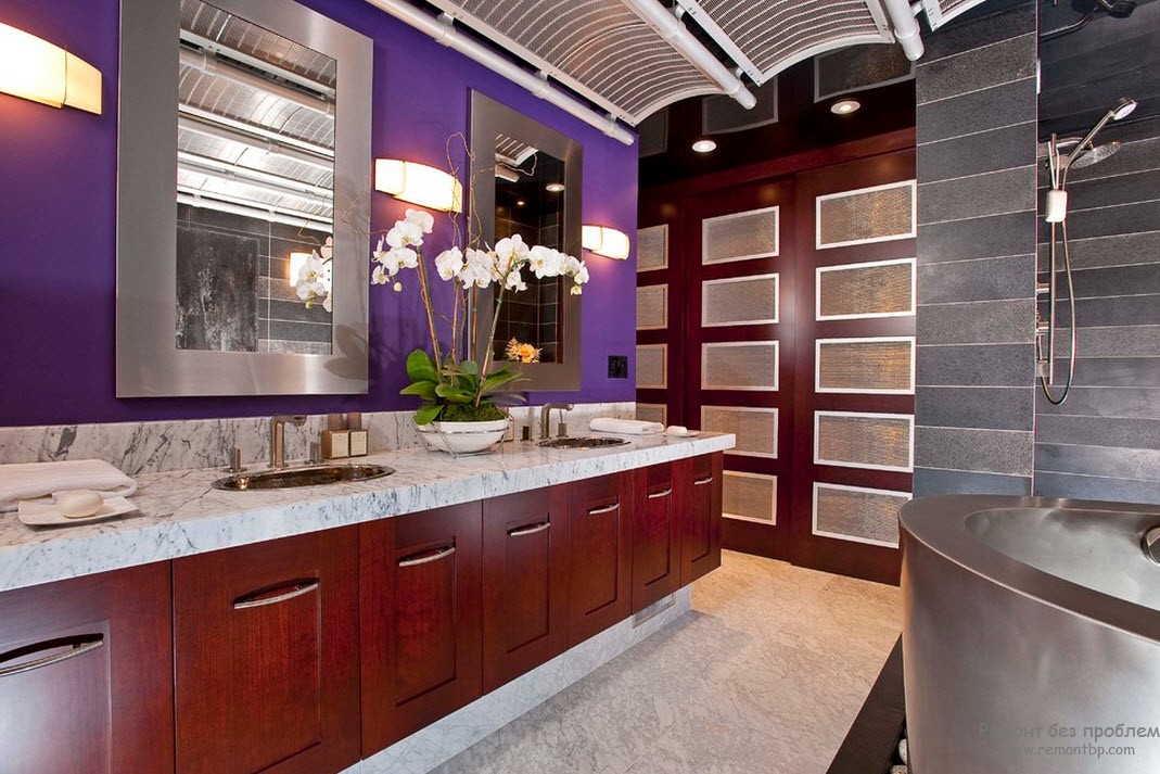 Робоча стінка на кухні фіолетова