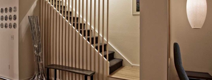 Идеи для использования пространства под лестницей