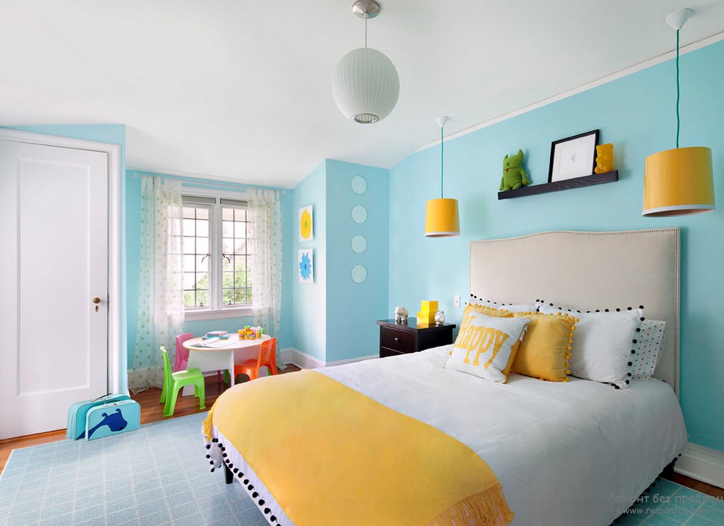 Спальня в желто-голубом фоне