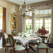 Картины в столовой и на кухне