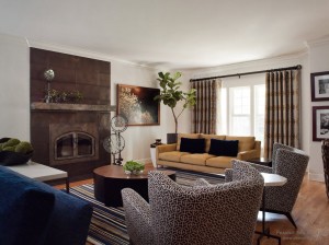 Комбинация различных оттенков коричневого цвета в интерьере гостиной