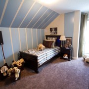 Интерьер комнаты для маленького мальчика в голубом цвете