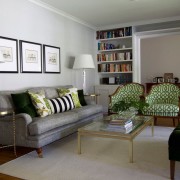 Зеленый интерьер с черно-белыми акцентами