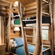 Дерево в детской комнате