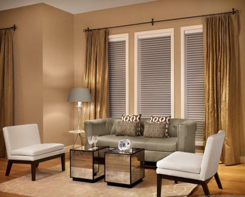 Бежевый диван