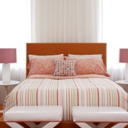 Добавление оранжевого цвета в спальне