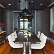 Обои под цвет потолка