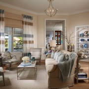 Разноцветные занавески на бежевом фоне