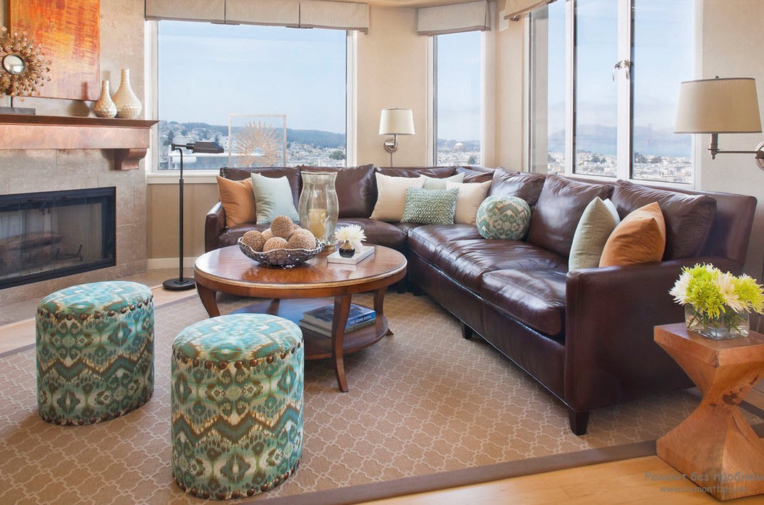 Коричнеый кожаный диван в интерьере - роскошная классика