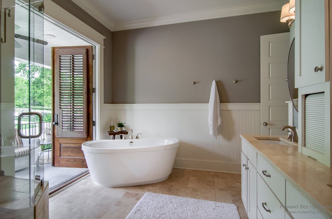 Красивый дизайн ванной комнаты с использованием серого, белого и бежевого оттенков
