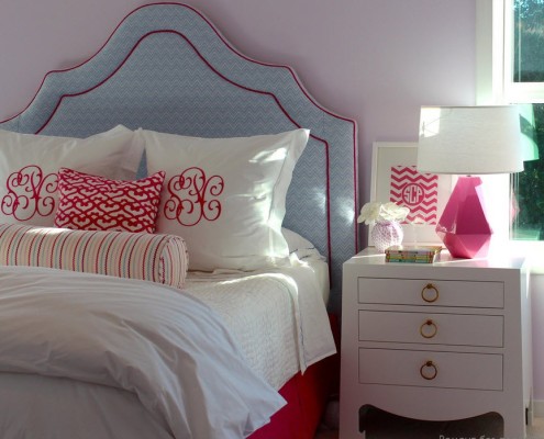 Дополнительное освещение в розовой спальне