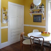 Желты стены в интерьере