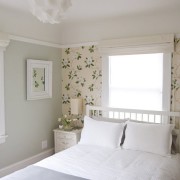 Спокойный растительный рисунок - прекрасное решение для спальни