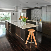 Кухня в цвете темного шоколада