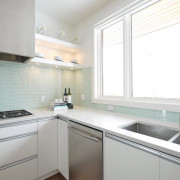 Большое окно на кухне