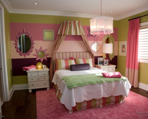 Зеленый цвет в интерьере розовой спальни