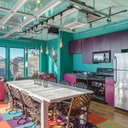 Сочетание бирюзы и фиолетового цвета в интерьере