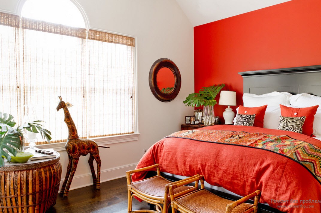 Вікно у червоній спальні