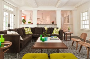 Свежесть и надежность в коричневом интерьере