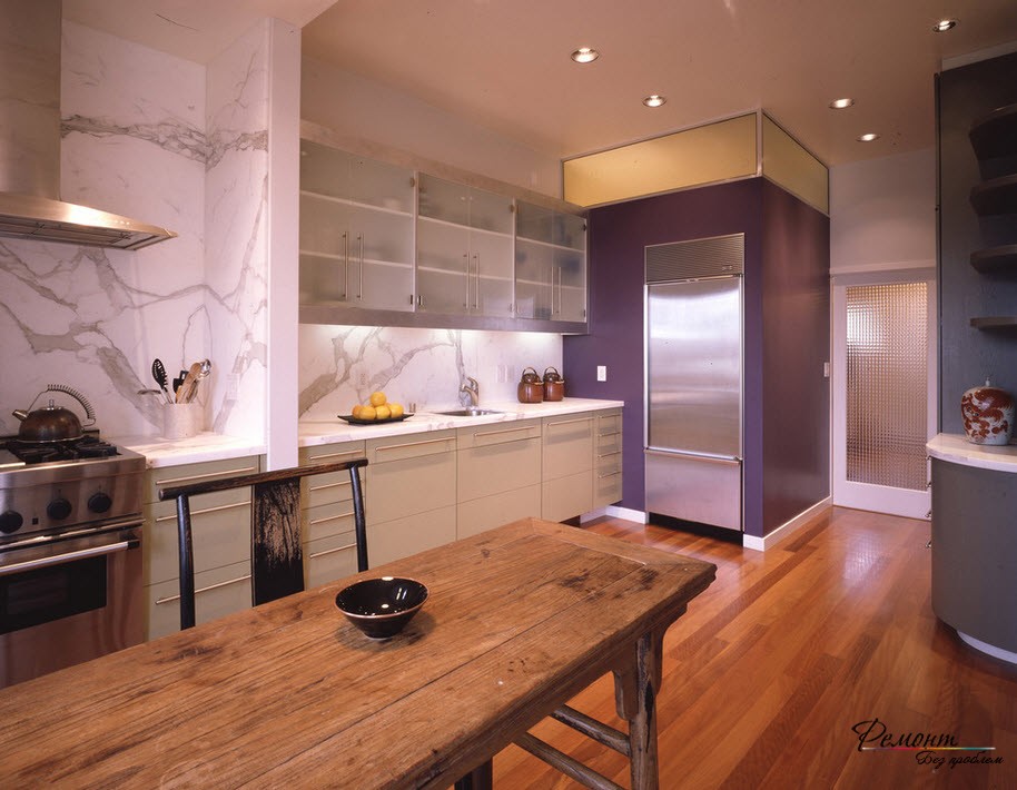 Фиолетово-коричневая кухня