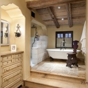 Красивый дизайн ванной комнаты с подиумом
