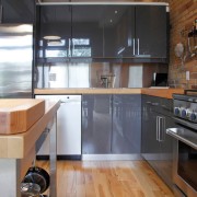 Столешница в цвете натурального дерева