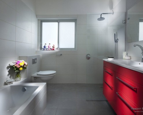 Компактная ванная комната в стиле минимализм
