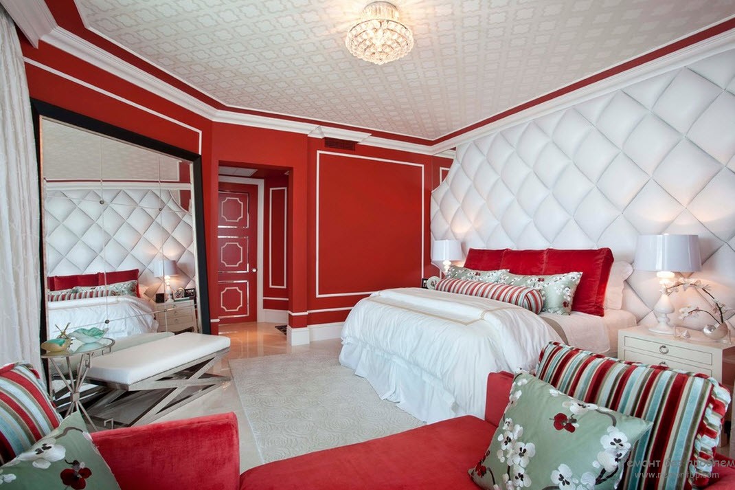 Красно белый интерьер в спальне