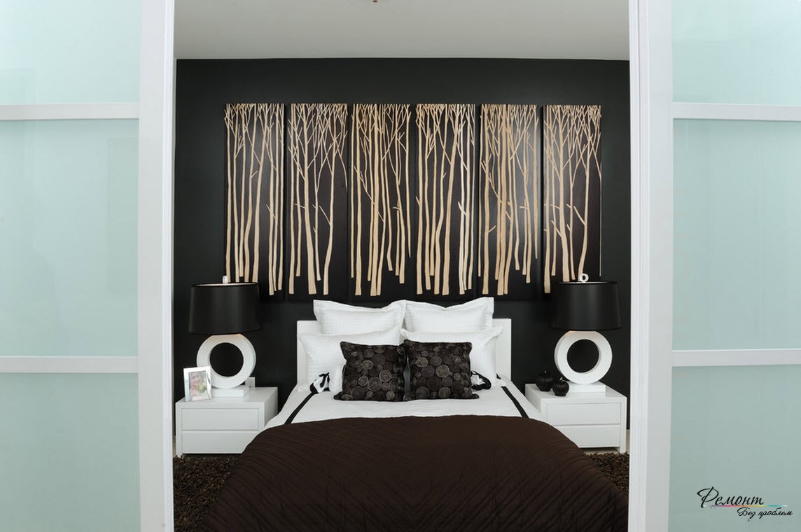 Білий бамбук на темному тлі спальні