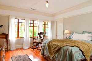 Шторы защитят от неудобств