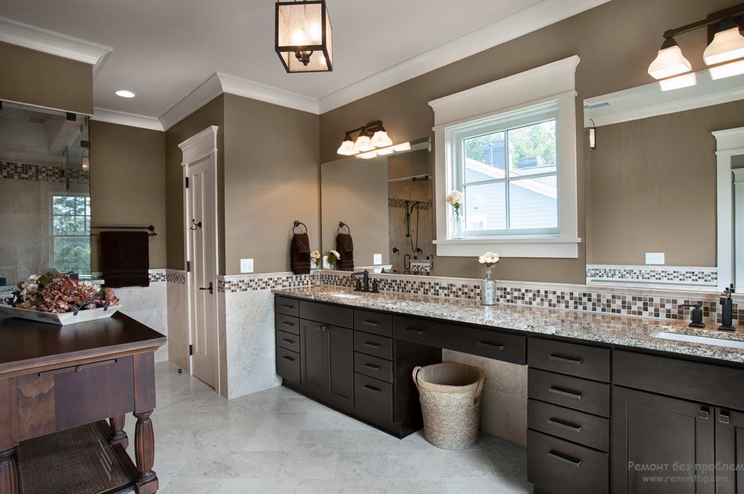 Роскошный интерьер ванной комнаты с комбинацией коричневыъ оттенков