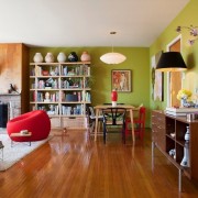 Зеленые стены и белый потолок