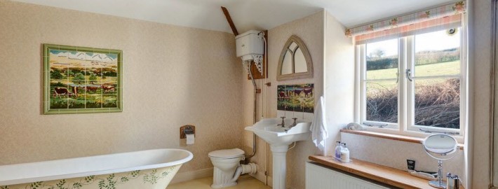 Бежевые обои в интерьере