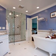 Голубая иллюзия ванной