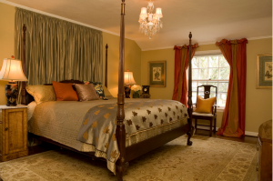 Блестящие акценты в интерьере