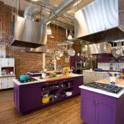 Интерьер кухни фиолетового цвета