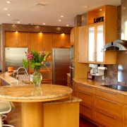 Деревянная барная стойка на кухне Деревянная барная стойка на кухне